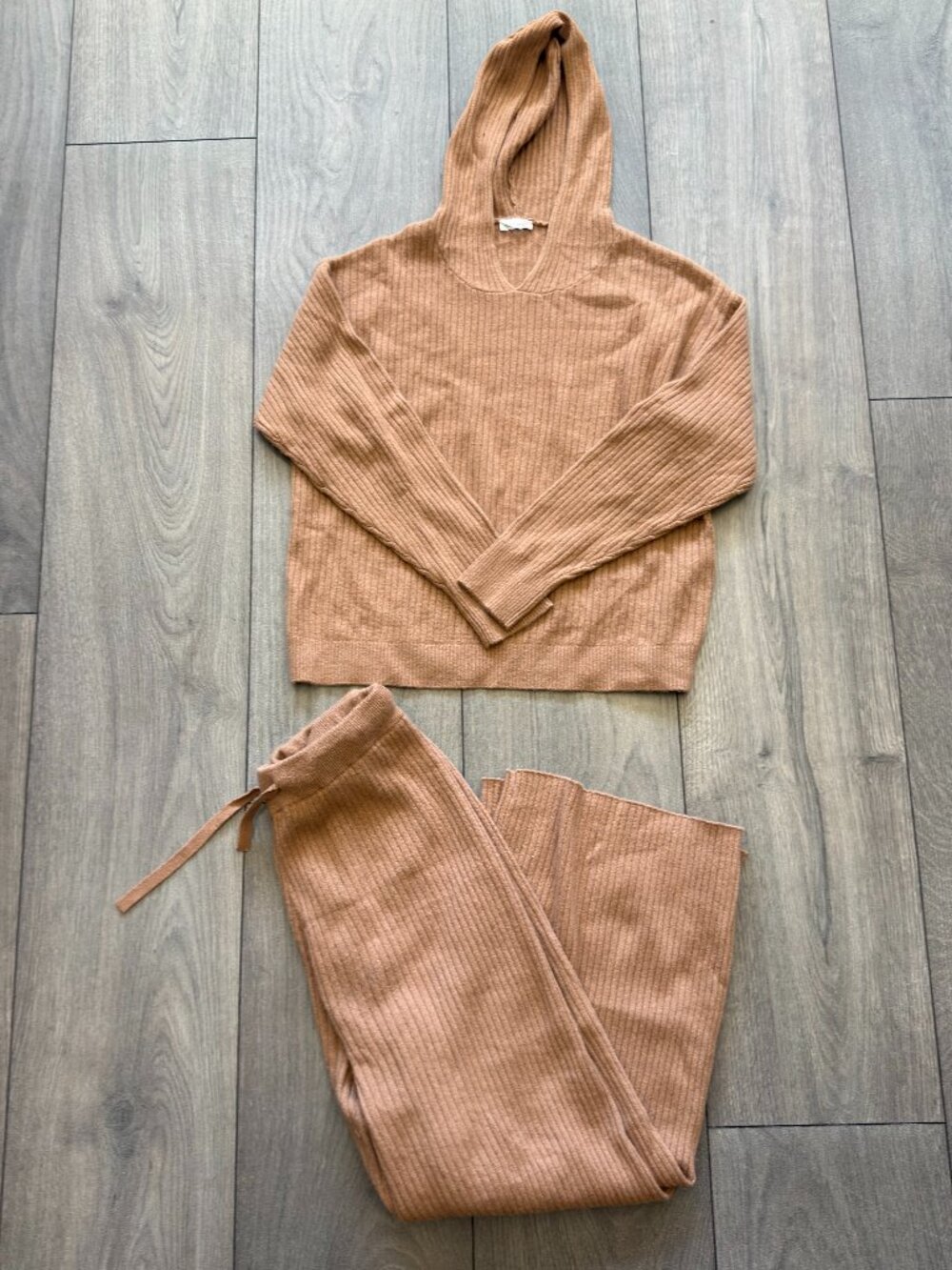 Lily Silk 100% Cashmere Sweatsuit Set - Picture 2 of 6